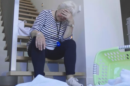 Hoe draag je een noodknop?