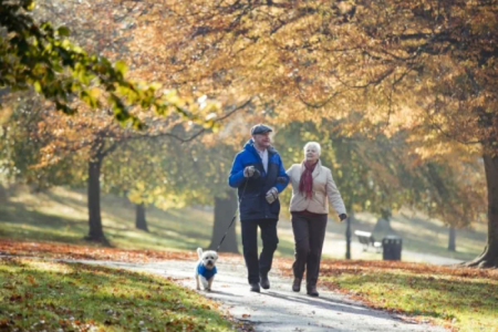 Hoe begin je een gesprek over persoonlijke alarmsystemen met je ouders?